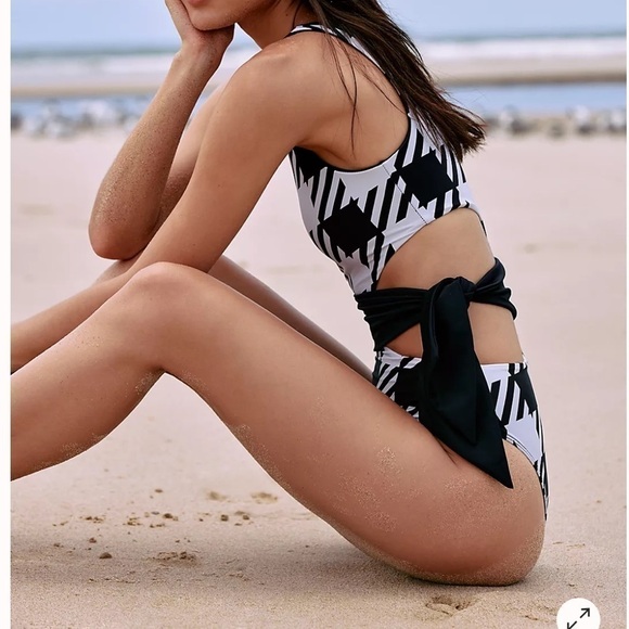 NWT BEACH RIOT Carlie Houndstooth One Piece Swimsuit - Picture 2 of 7